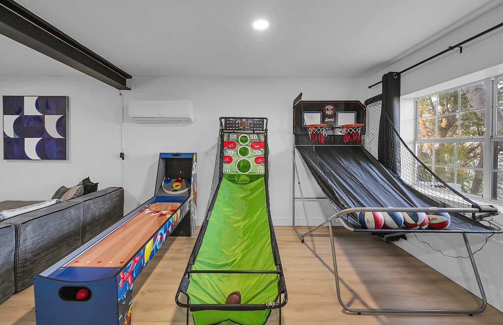 Skee-ball + basketball pop-shot